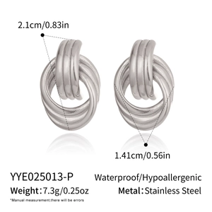 Spécifications de taille et de poids pour boucles d'oreilles créoles triples entrelacées