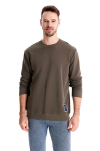Detailed view of dark olive green crewneck sweatshirt with ribbed cuffs and hem fabric