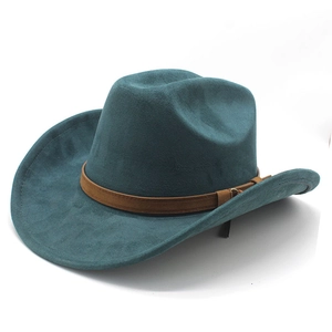 Détail d'un chapeau de cowboy en daim bleu marine avec bande en cuir et boucle métal