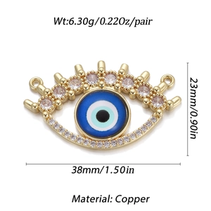 Detailansicht des Evil Eye Anhängers mit blauem Emaille und Zirkonia Einlagen