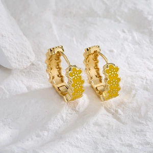Gold-plated hoop earrings featuring a continuous yellow enamel flower pattern design