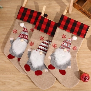 Chaussettes De Noël En Toile De Jute Revers À Carreaux Gnome Elfe Sans Visage Barbe En Peluche 3D Broderie Flocon Cadeaux