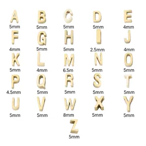 Detailed size chart showing bottom width in mm for stainless steel A-Z letter beads