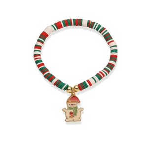 Détail du charm bonhomme de neige sur un bracelet de perles de Noël en argile polymère