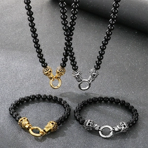 Ensemble collier et bracelet en agate noire punk avec breloques crânes or et argent
