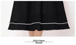 Dettaglio dell'orlo plissettato nero di un vestito con eleganti perle bianche applicate