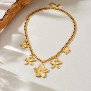 Elegant 18K gold plated stainless steel Cuban chain necklace with floral flower pendants