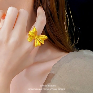 Exquisite gold butterfly bow ring with filigree detail in a minimalist vintage style