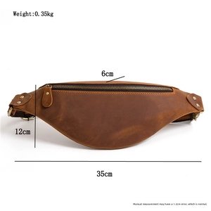 Dimensions détaillées du sac de poitrine en cuir marron montrant 35cm de longueur et rivets