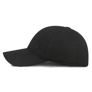 Schwarze Herren-Baseballkappe aus Baumwolle mit JIB-Logo und Ohrenklappen für den Winter