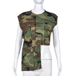 Asymmetric camouflage utility vest with multi-pockets and sleeveless streetwear design