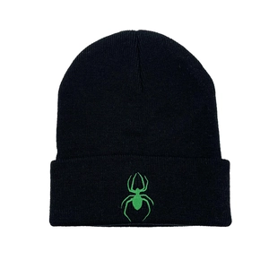 Berretto in maglia nera con ricamo di ragno verde, cappello di lana invernale caldo per esterno.