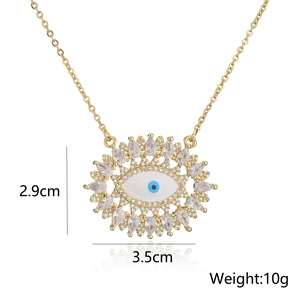 Detailed view of evil eye necklace dimensions: 2.9cm height, 3.5cm width, weight 10g