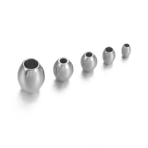 Macro de cinq perles ovales en acier poli pour la création de bijoux DIY