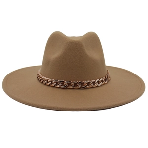 Classic camel felt fedora hat featuring a wide brim and decorative rose gold acrylic chain
