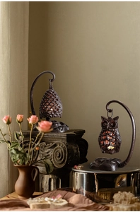 Bougeoirs vintage en fonte forme chouette et pomme de pin avec motifs ajourés