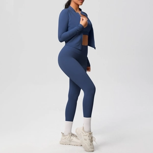 Completo yoga tre pezzi blu navy con leggings e giacca sportiva vista dettagliata