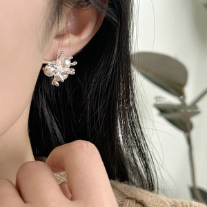 Elegant 18k gold plated silver needle pearl earrings with irregular vintage design on model