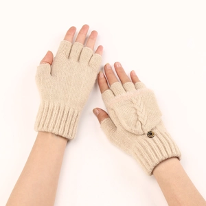 Guanti in maglia beige con patta e bottone alla moda per il calore invernale