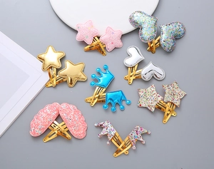 Détail de diverses barrettes à paillettes en forme de cœur et d'étoile pour filles, lot de 8