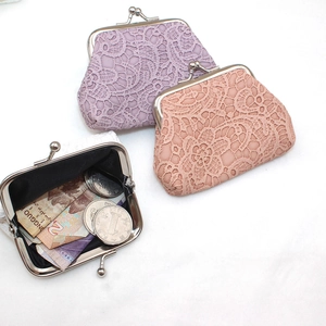 Set de monederos de encaje púrpura rosa y blanco con cierre de metal vintage