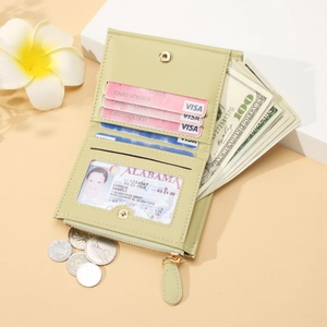 Portafoglio corto piegato verde chiaro da donna con scomparti per carte e zip per monete