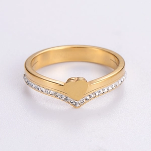 Golden heart-shaped V-shaped ring with pavé crystals in minimalist stainless steel