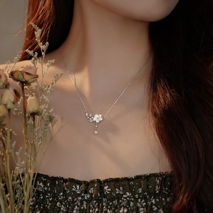 Elegant S925 sterling silver peach blossom necklace with sparkling zircon flower pendant
