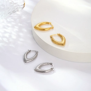 Retro geometric C-shaped hoop earrings in gold and silver stainless steel finishes