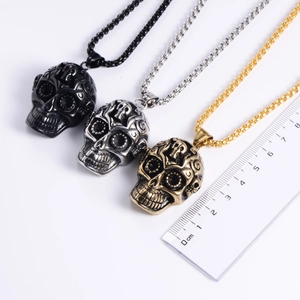 Detailed size comparison of skull pendants in black, silver, and bronze finishes