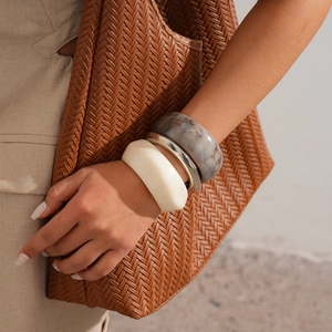Three-piece retro resin bangle set featuring marble texture and metallic silver finish