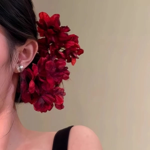Pic à Cheveux en Tissu Fait Main Style Vacances Bord de Mer Fleur Rouge Foncé Élégante Douce Accessoires de Mariage Bijoux Femme
