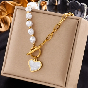 Collier Pendentif Coeur Avec Acier Titane Künstliche Perles Baroques Épissage Fermoir À Bascule Bijoux Dorés Femmes