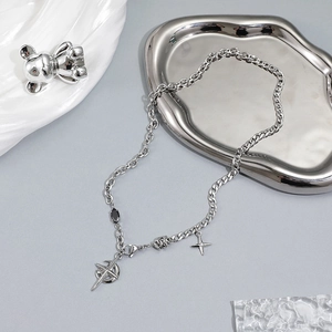 Collier en acier titane avec pendentifs étoile noire et lune, style punk argenté