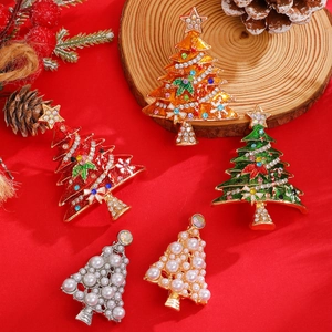 Christmas Tree Brooch With Artificial Pearls Rhinestones Festive Enamel Christmas Pin For Women Elegant Holiday Jewelry Accessory