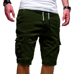 Legergroene heren cargo shorts met trekkoord en grote zijzakken met klep
