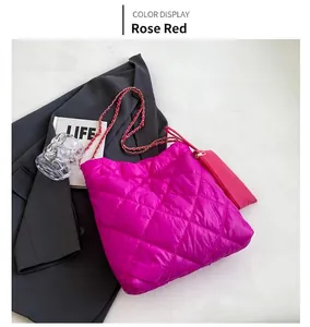 Borsa a tracolla trapuntata rosso rosa con catena e pochette abbinata piccola