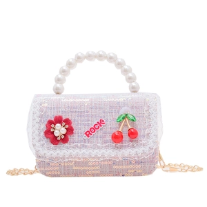 Sac enfant rose en tweed à paillettes avec anse perles, breloque cerise et chaîne