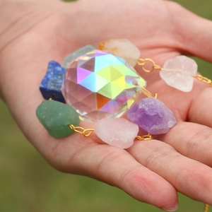 Attrape-soleil en cristal arc-en-ciel avec pierres naturelles et prisme coloré