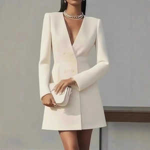 Eleganter weißer zweireihiger Blazer-Kleid mit V-Ausschnitt, langen Ärmeln und Taillierung