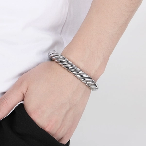 Bracelet jonc pour homme torsadé en acier inoxydable argenté plaqué sous vide