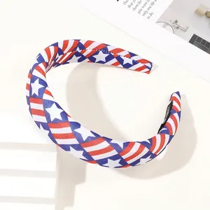 Détail du serre-tête drapeau américain avec étoiles et rayures sur tissu texturé