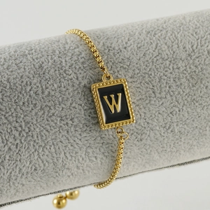 Bracelet ajustable en acier doré 18k avec pendentif rectangulaire lettre W noire