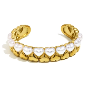 Minimalistisches Armband für Damen, 18K vergoldet mit Herzmotiven und Perlenimitaten