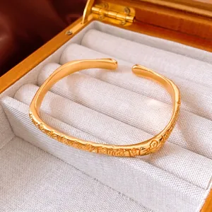 Bracelet jonc ouvert plaqué or 24 carats avec caractère Fu et gravures en relief chic