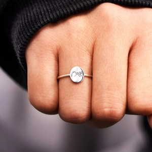 Minimalist S925 sterling silver pinky swear promise ring with engraved oval design
