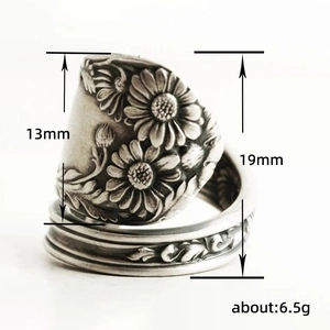 Anello margherita retrò in stile vintage scuro con girasole goffrato e fascia aperta