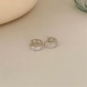 Minimalist 925 silver ear cuffs with square cubic zirconia in a refined jewelry style
