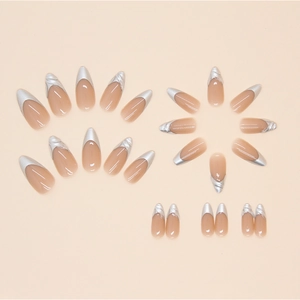 Faux ongles amande French avec vagues 3D métalliques argentées et base nude 24pcs