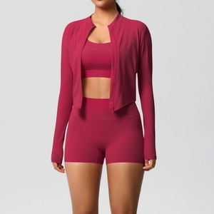 Ensemble de yoga 3 pièces avec veste zippée, brassière de sport et short taille haute rose